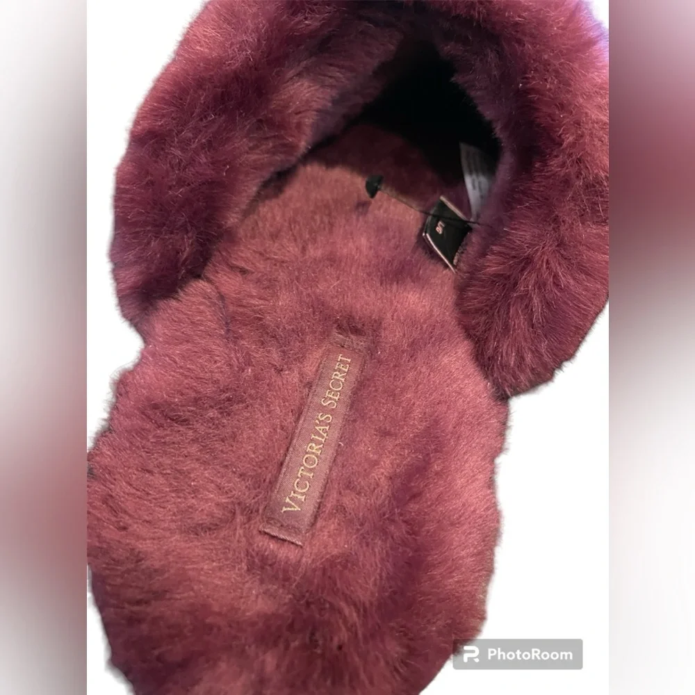 VS Closed-Toe Faux Fur Slippers - Picture 4 of 5